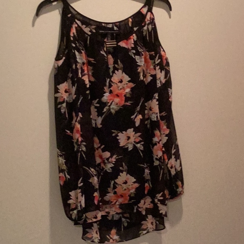 White House Black Market black floral top in xs